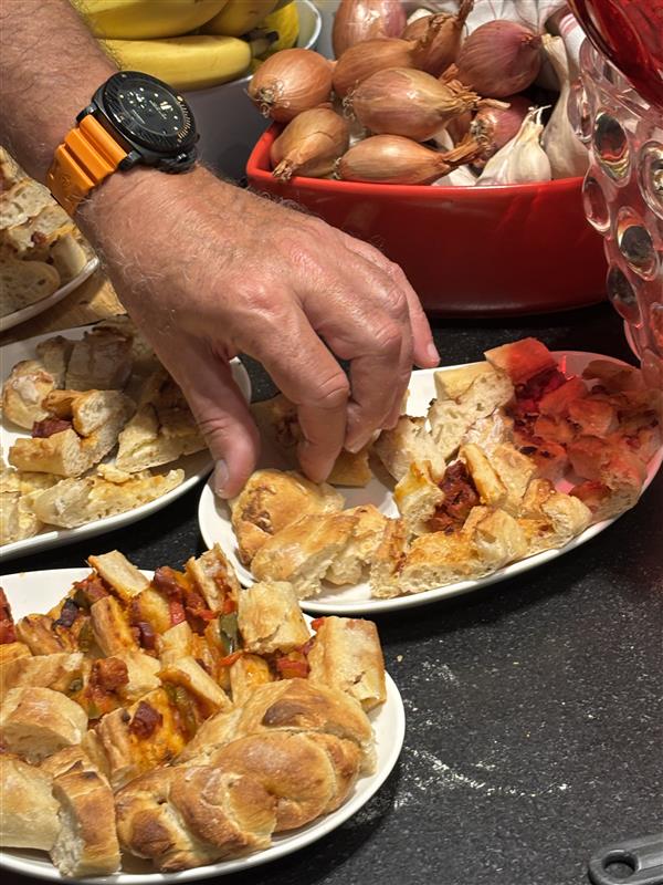 Image Main saisissant des plats apéritifs variés.