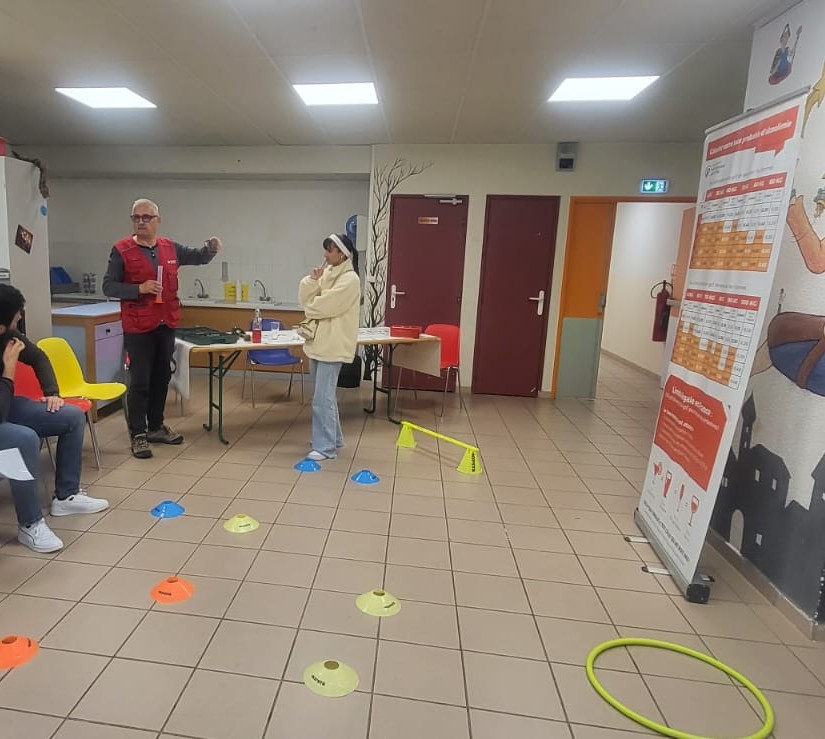 Animation d'un atelier dans un espace communautaire.